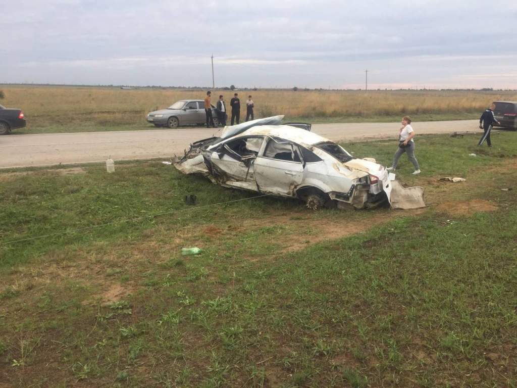 В Ростовской области перевернулась иномарка: пострадали супруги и четверо детей