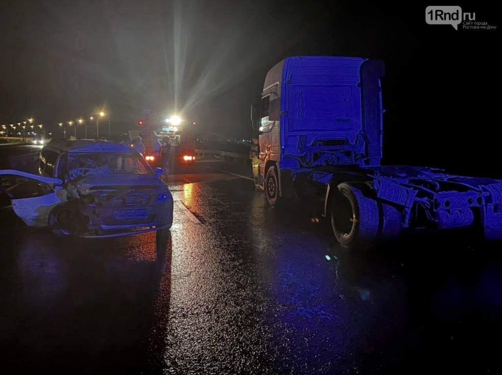 «Лада Ларгус» после столкновения с тягачом  Mercedes-Benz Actros, фото: оперативная съемка ГИБДД