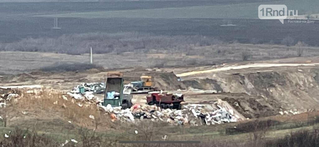 Под Ростовом люди перекрыли мусоровозам дорогу к свалке, фото-5