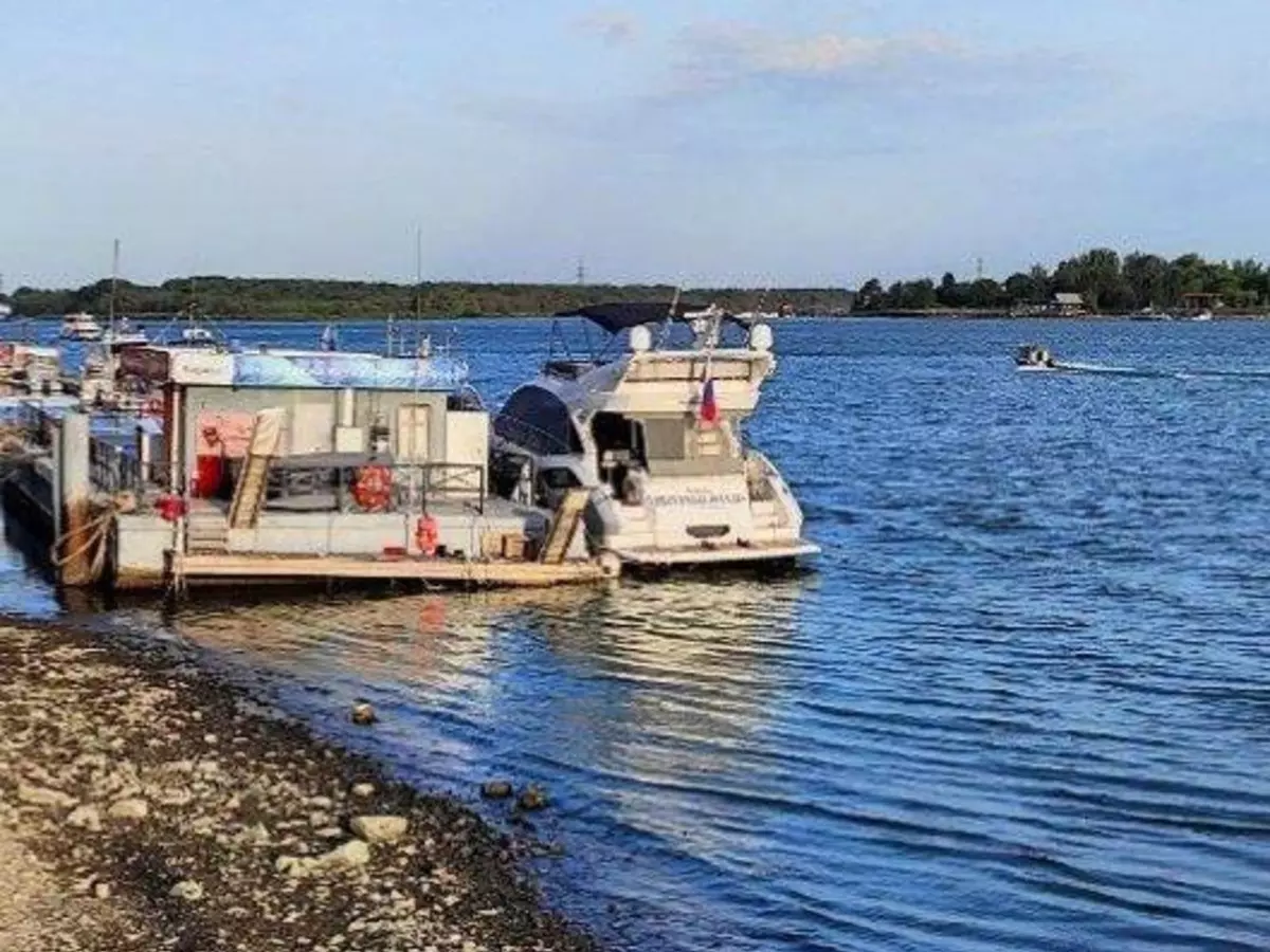 В Ростовской области из-за оттока реки Дон несколько судов оказались на мели