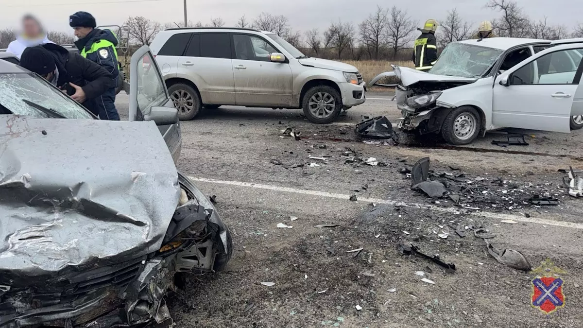 Один погиб и четверо пострадали в массовом ДТП на трассе Волгоград – Каменск