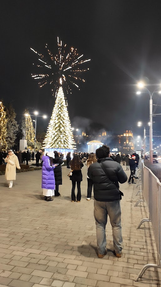 фейеверки над Большой Садовой